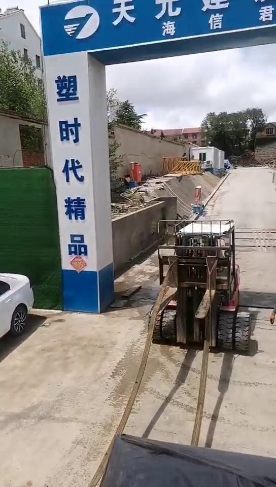 理石叉車搬運，叉車狹窄空間專業倒理石的后續操作