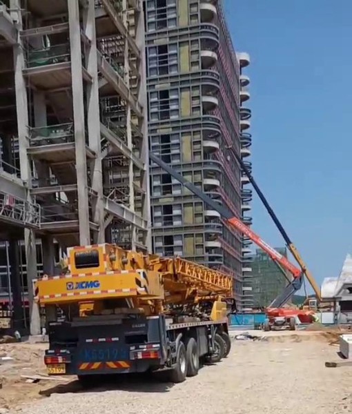 中電四公司初村威高利彤疫苗廠房建設，吊車作業中